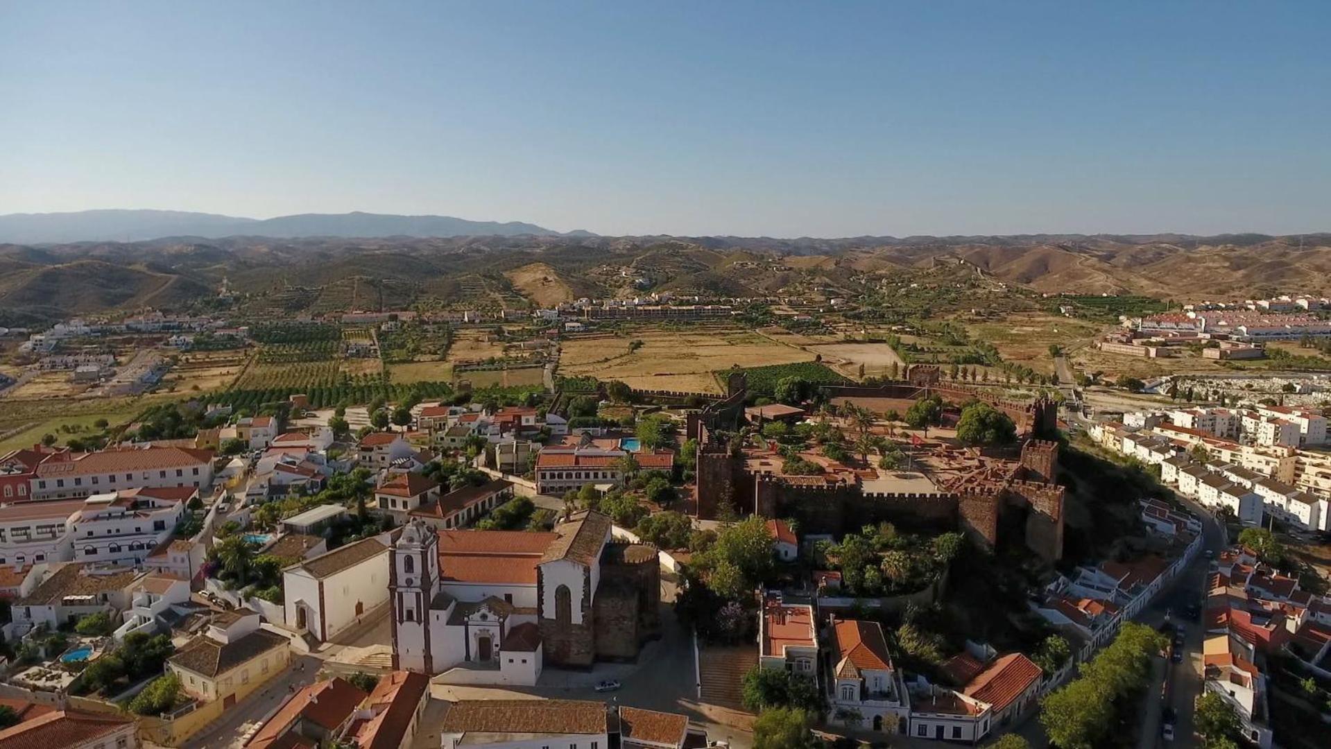 Flores By Algarve Vacation Villa